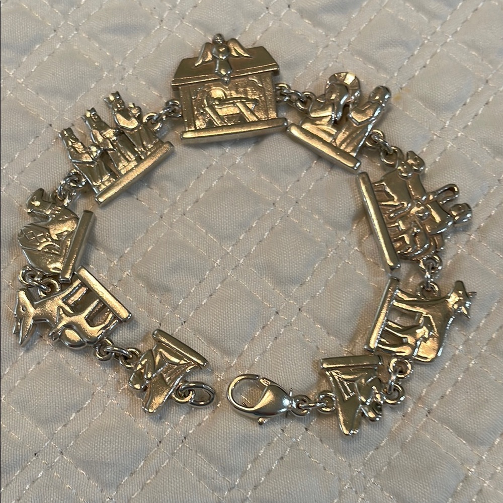 James Avery , nativity link bracelet, sterling silver, HTF, beautiful